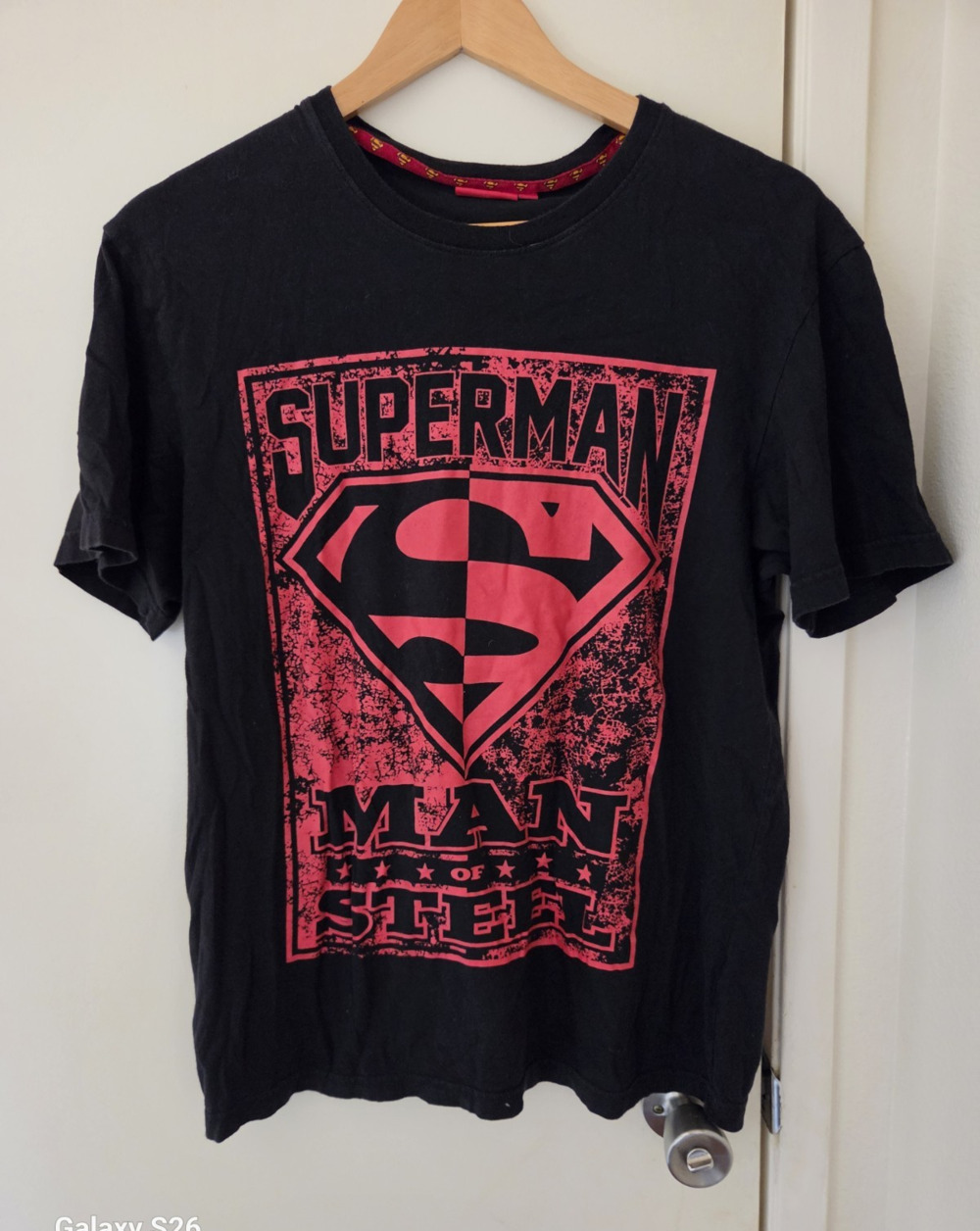 Superman Men’s Man of Steel Graphic Logo T-Shirt, Black/Red, L, Crew Neck